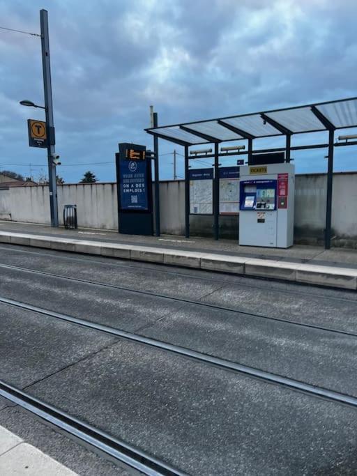 Apparemment Blagnac Proche Tram Exterior foto